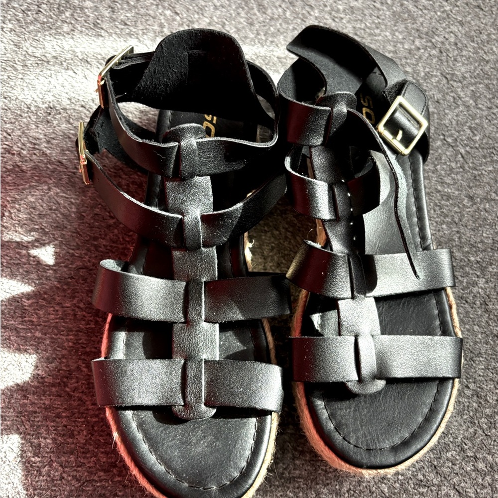 SODA SANDALS